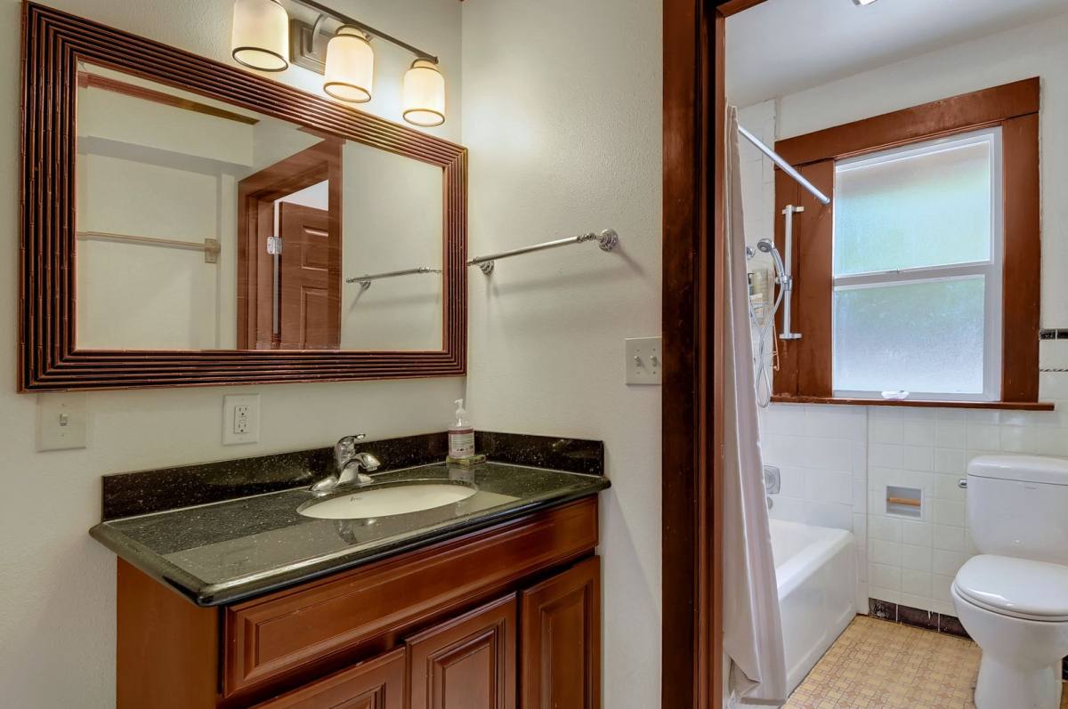Apartment for rent at 5632 11th Ave NE, Seattle, WA 98105