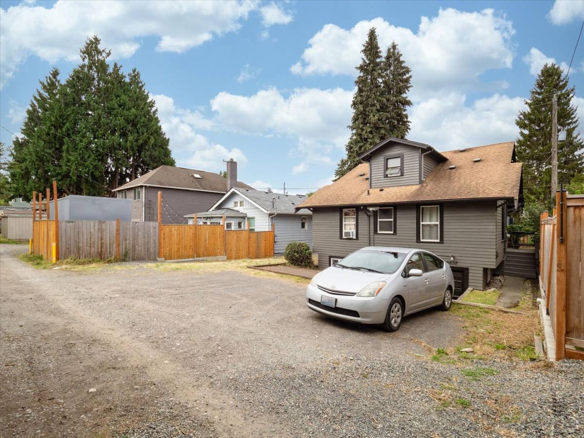 Apartment for rent at 5632 11th Ave NE, Seattle, WA 98105