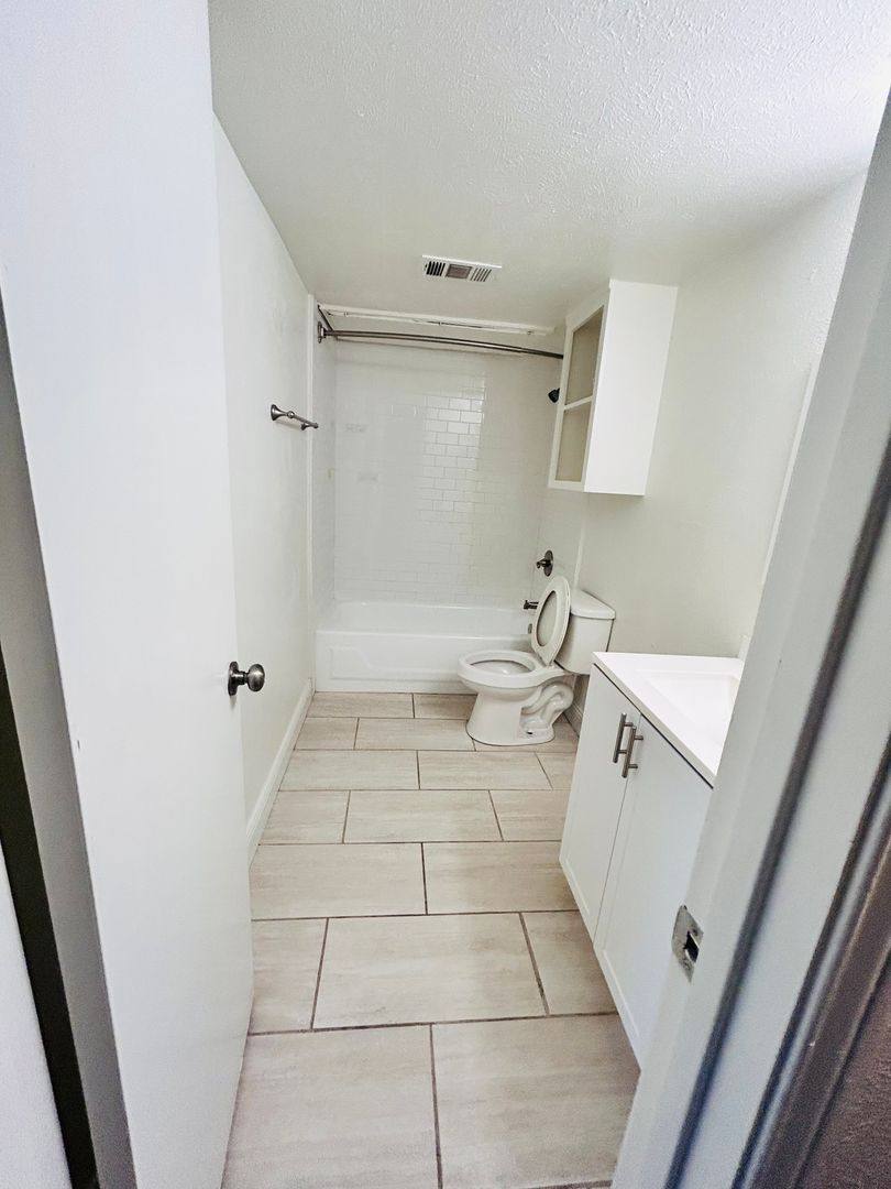 Apartment for rent at 2211 S Vernon Ave, Dallas, TX 75224