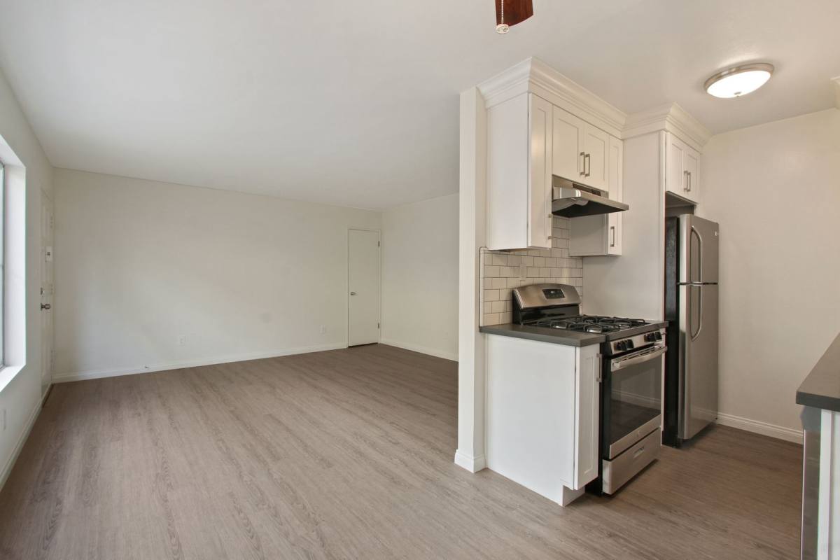 Apartment for rent at 848 7th St, Santa Monica, CA 90403