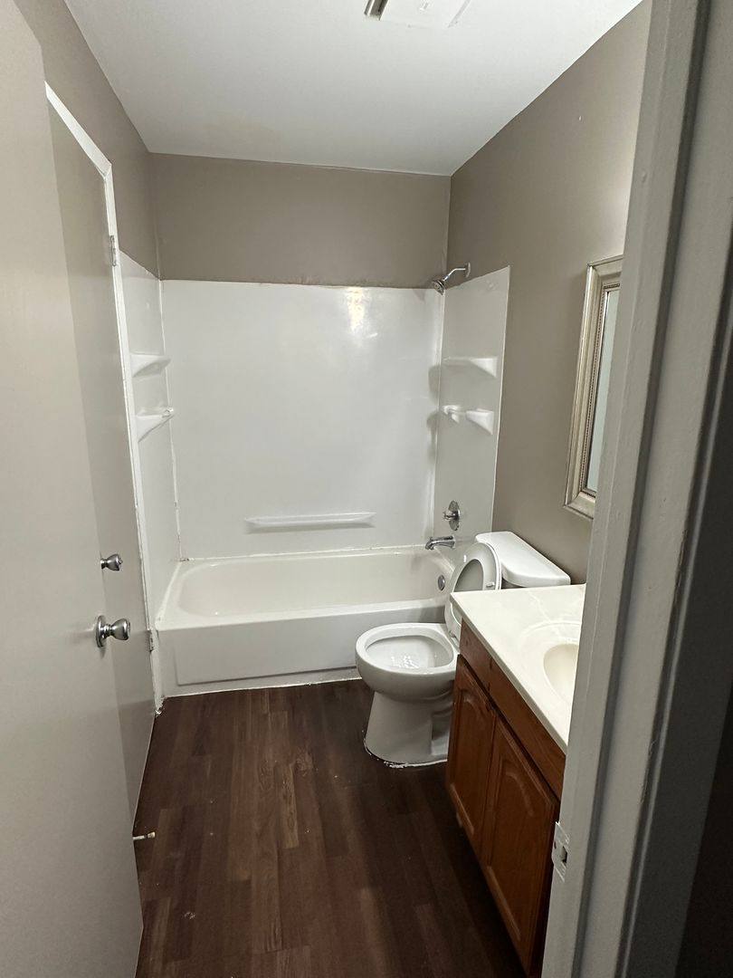 Apartment for rent at 2318 W Nichols Rd, Arlington Heights, IL 60004