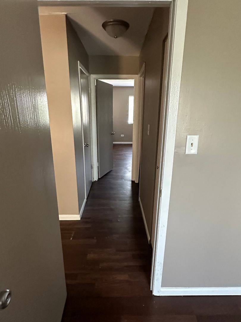 Apartment for rent at 2318 W Nichols Rd, Arlington Heights, IL 60004