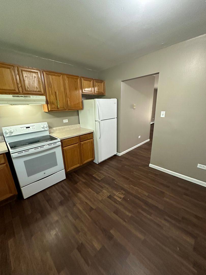 Apartment for rent at 2318 W Nichols Rd, Arlington Heights, IL 60004