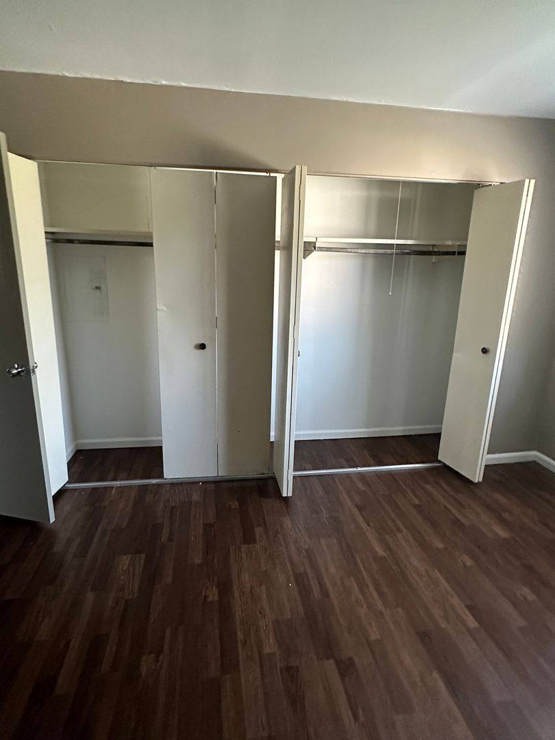 Apartment for rent at 2318 W Nichols Rd, Arlington Heights, IL 60004