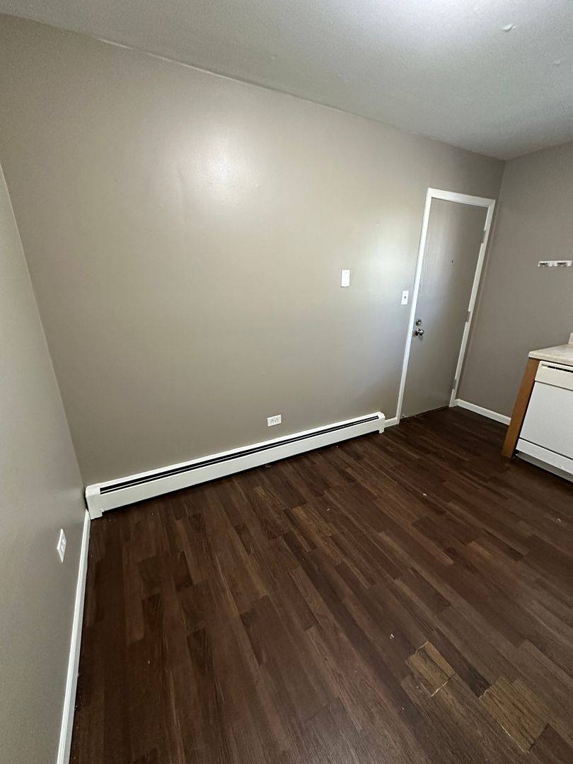 Apartment for rent at 2318 W Nichols Rd, Arlington Heights, IL 60004