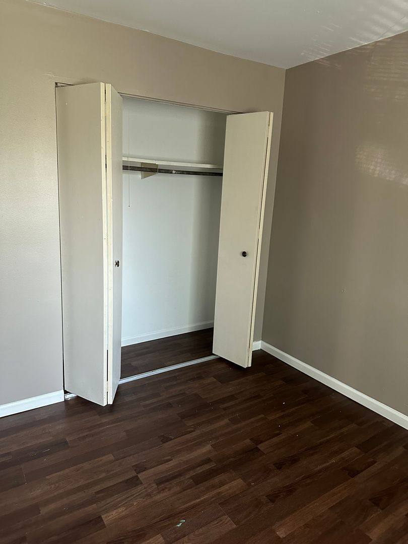 Apartment for rent at 2318 W Nichols Rd, Arlington Heights, IL 60004