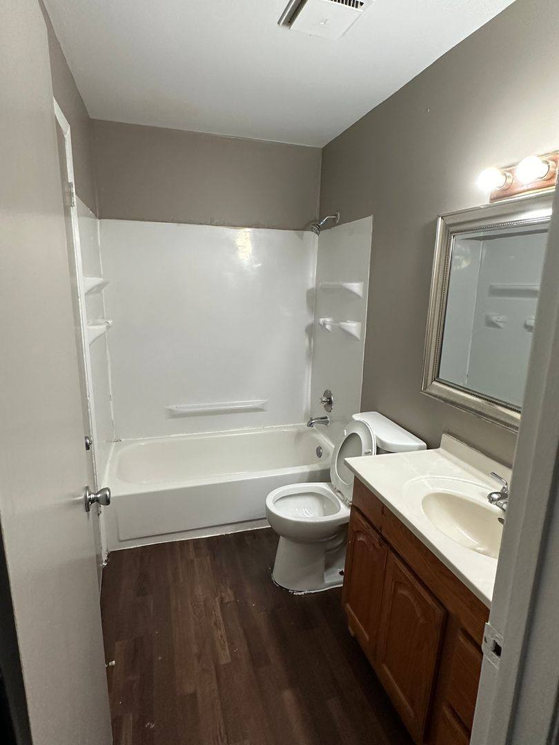 Apartment for rent at 2318 W Nichols Rd, Arlington Heights, IL 60004
