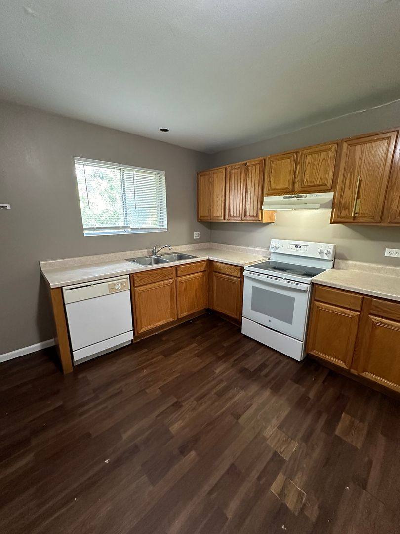 Apartment for rent at 2318 W Nichols Rd, Arlington Heights, IL 60004