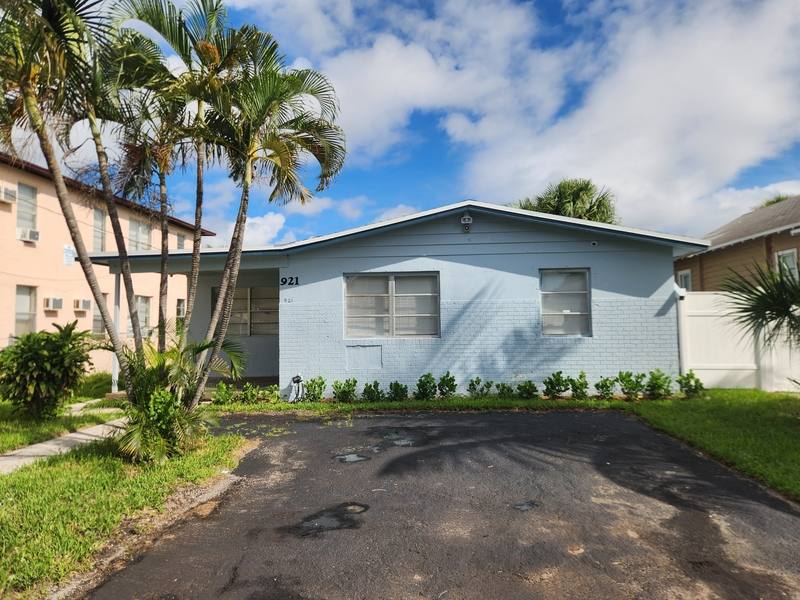 House for rent at 921 8th St, West Palm Beach, FL 33401