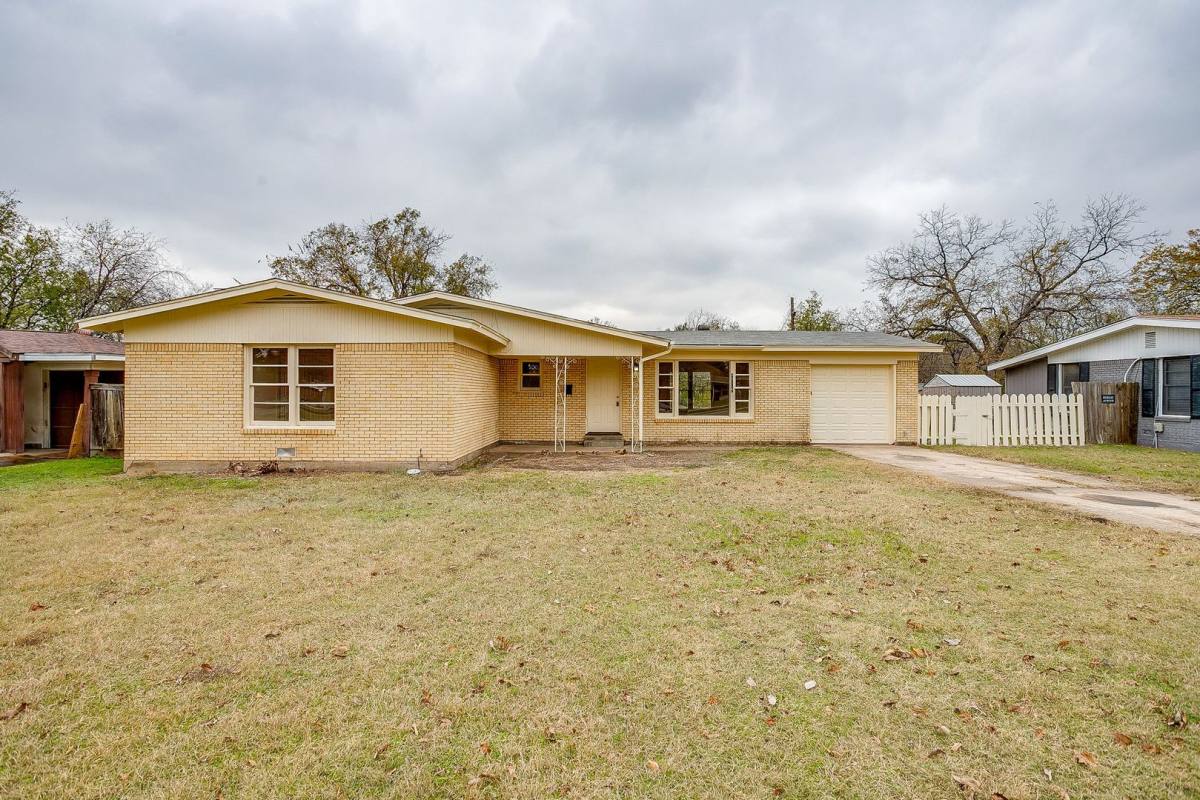 House for rent at 4315 Mackey Dr, North Richland Hills, TX 76180