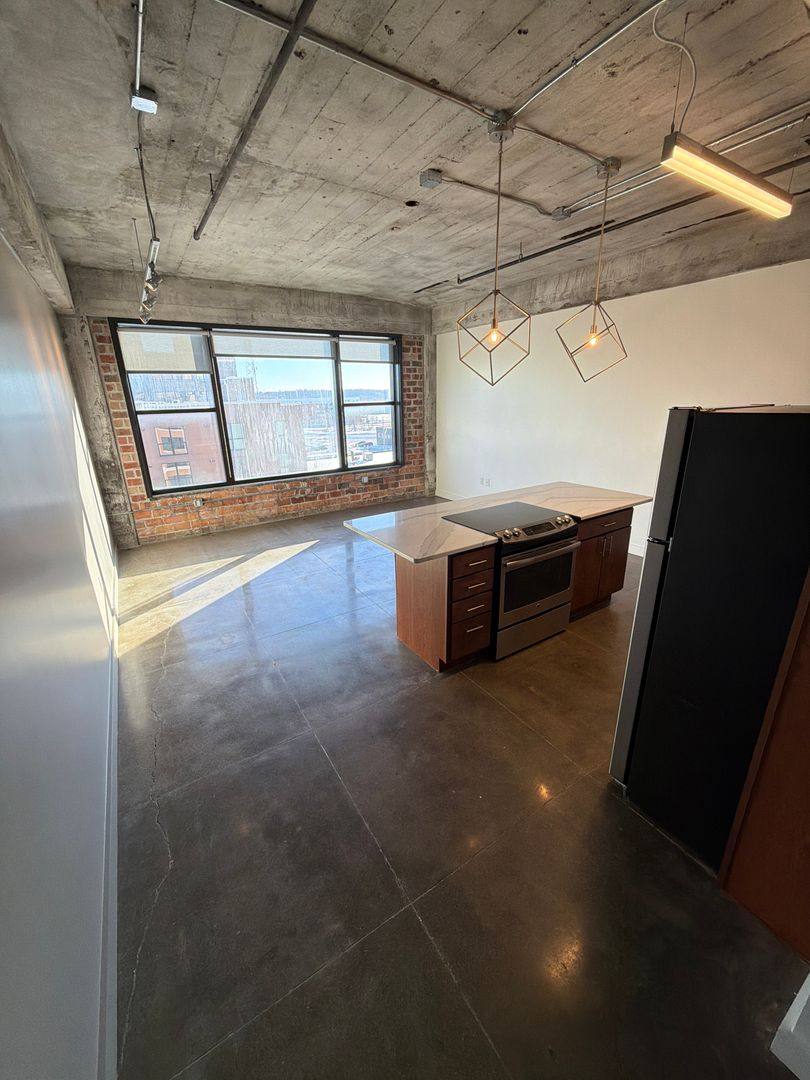 Apartment for rent at 200 10th St, Des Moines, IA 50309