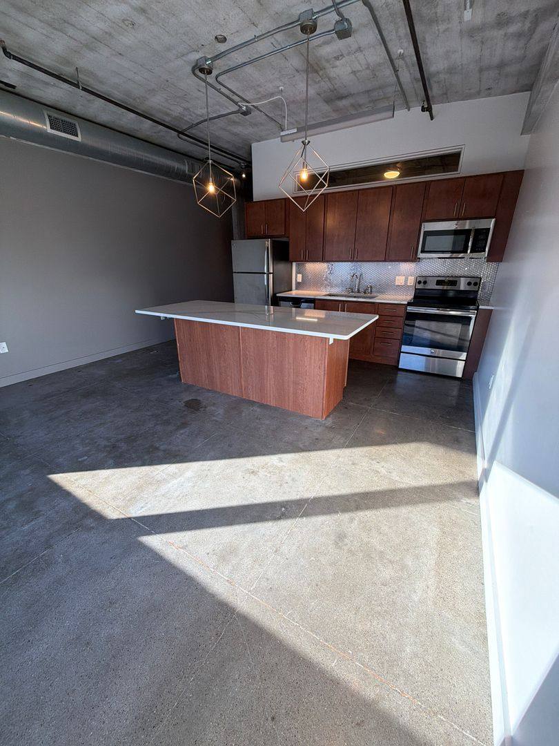 Apartment for rent at 200 10th St, Des Moines, IA 50309