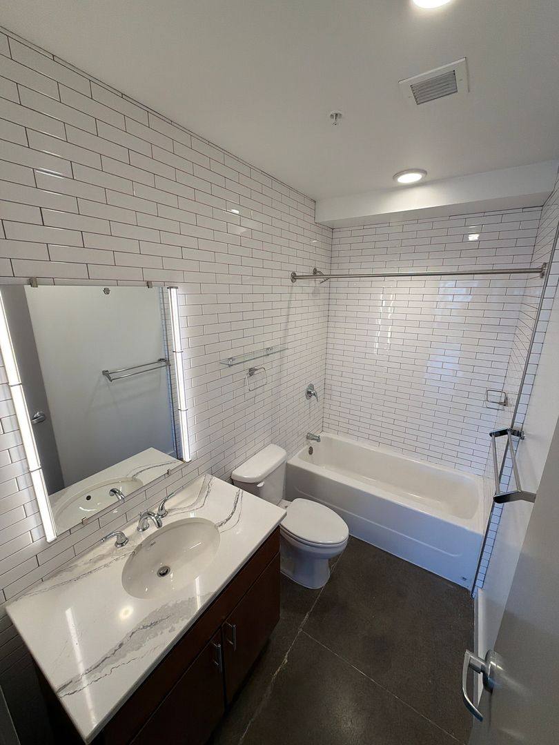 Apartment for rent at 200 10th St, Des Moines, IA 50309