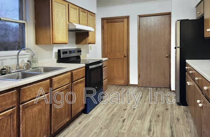 House for rent at 1345 Arkwright St N, Saint Paul, MN 55130