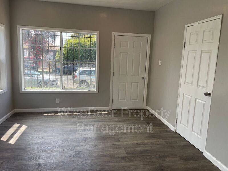 Apartment for rent at 155 W 43rd St #155, Los Angeles, CA 90037