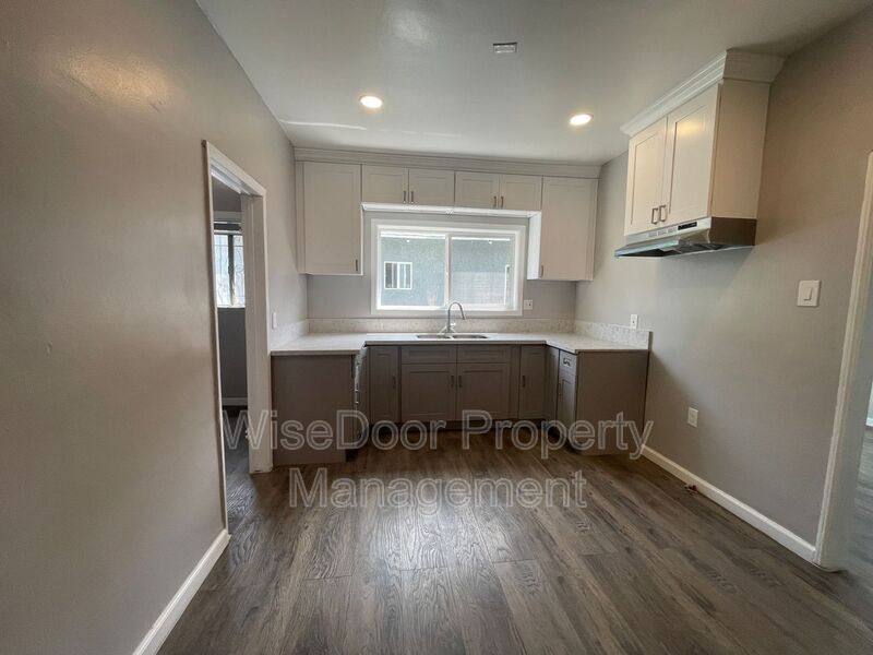 Apartment for rent at 155 W 43rd St #155, Los Angeles, CA 90037