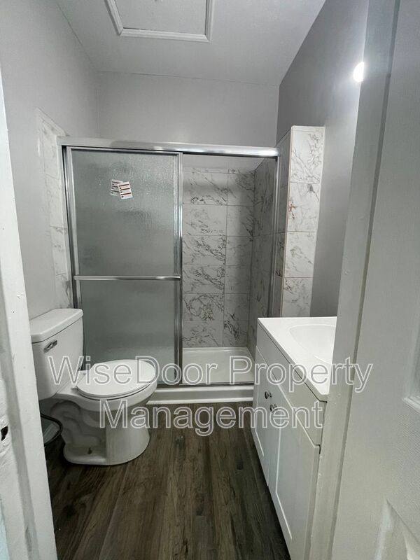 Apartment for rent at 155 W 43rd St #155, Los Angeles, CA 90037
