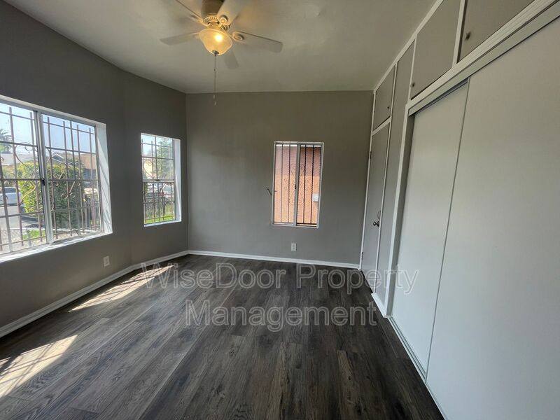 Apartment for rent at 155 W 43rd St #155, Los Angeles, CA 90037