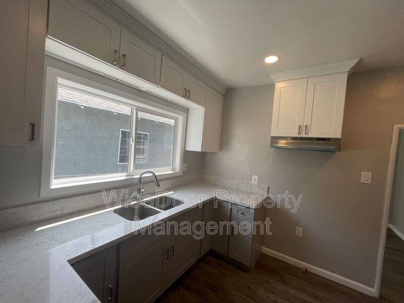 Apartment for rent at 155 W 43rd St #155, Los Angeles, CA 90037