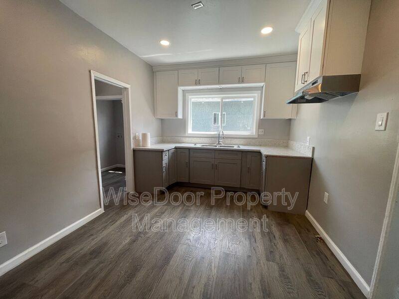 Apartment for rent at 155 W 43rd St #155, Los Angeles, CA 90037