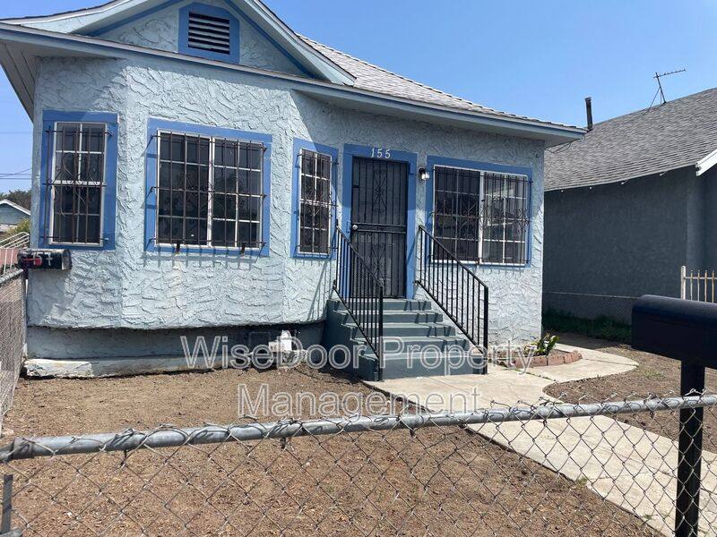 Apartment for rent at 155 W 43rd St #155, Los Angeles, CA 90037
