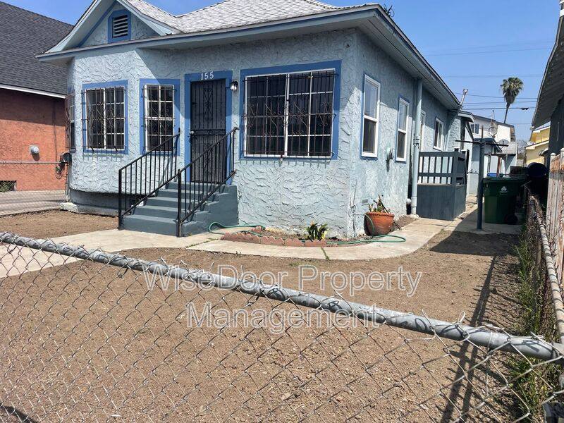 Apartment for rent at 155 W 43rd St #155, Los Angeles, CA 90037
