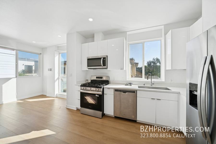 Townhouse for rent at 4525 St Elmo Dr #4523A, Los Angeles, CA 90019
