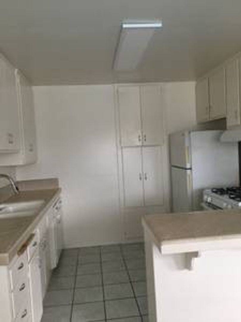 Apartment for rent at 2960-2980 Clairemont Dr, San Diego, CA 92117