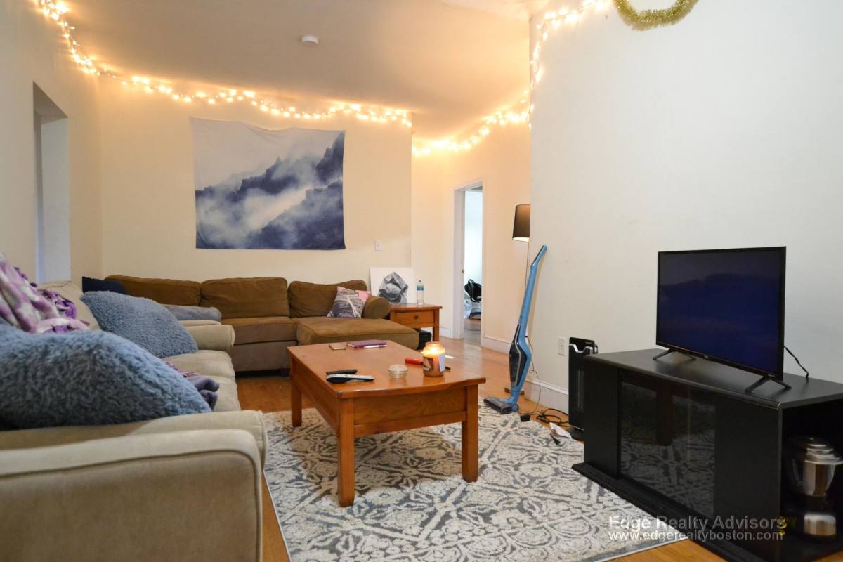 Apartment for rent at 316 Saint Paul St #3, Brookline, MA 02445