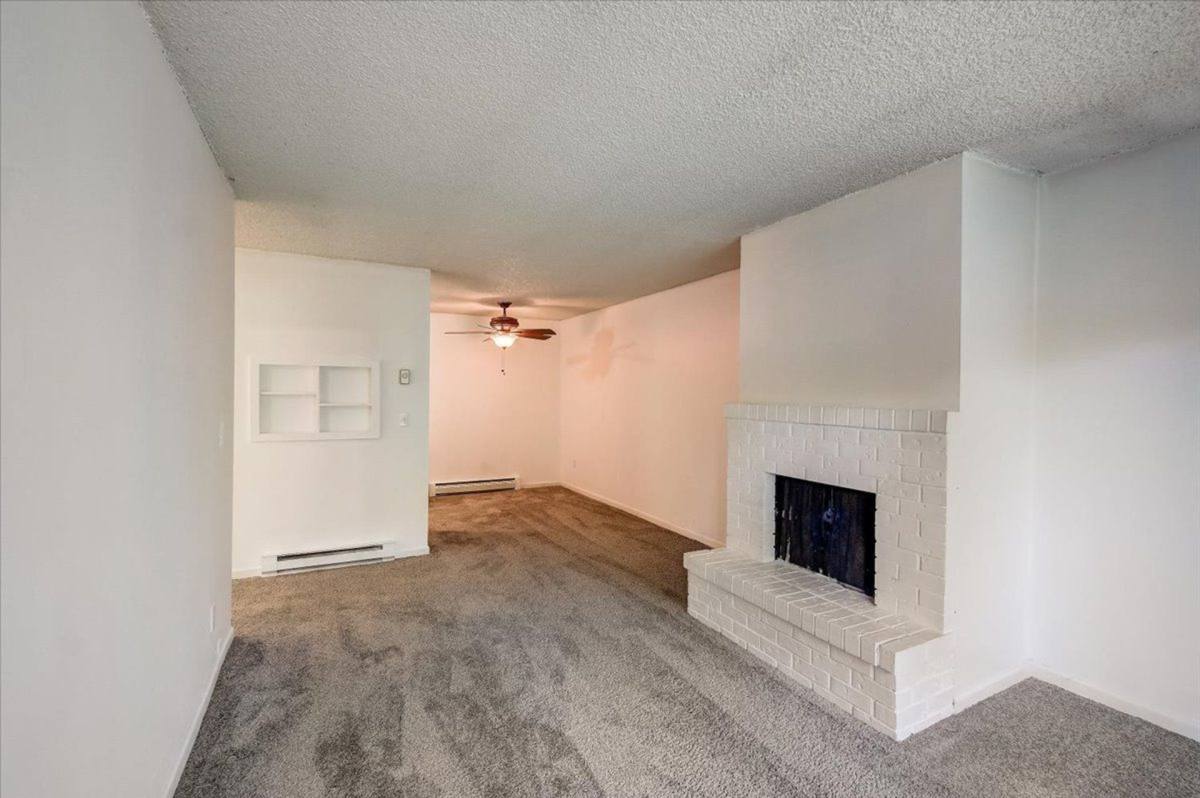 Apartment for rent at 818 NE 106th St, Seattle, WA 98125