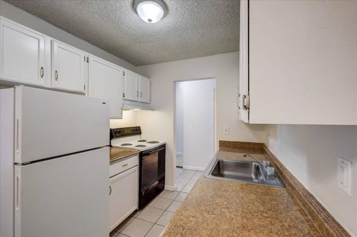 Apartment for rent at 818 NE 106th St, Seattle, WA 98125