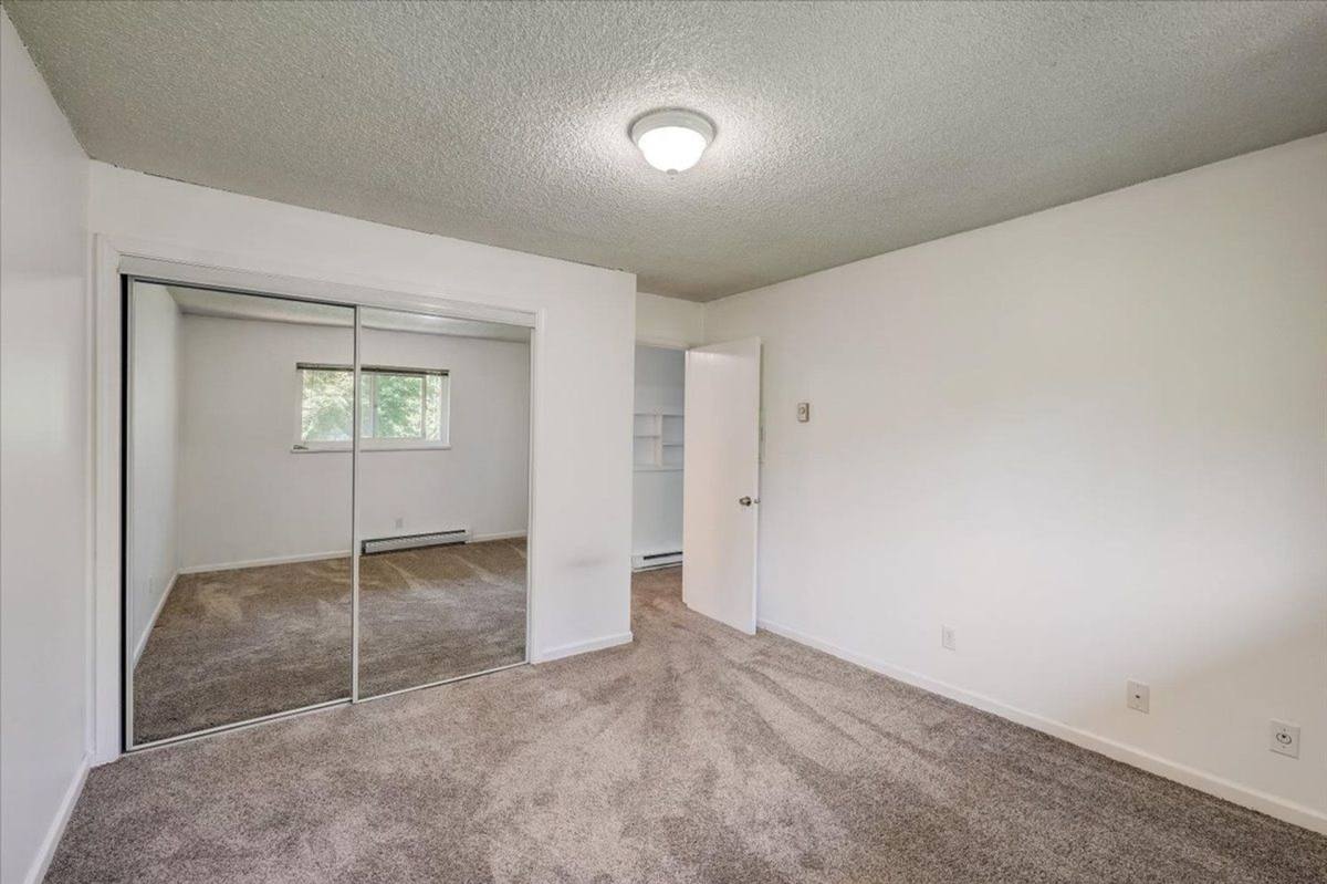 Apartment for rent at 818 NE 106th St, Seattle, WA 98125