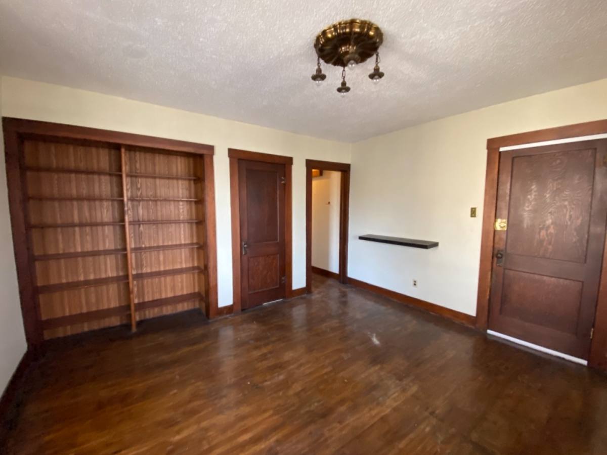 Apartment for rent at 1008 Monroe Ave #2, Charleston, IL 61920