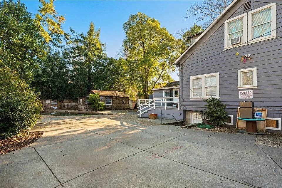 House for rent at 433 W 8th St, Chico, CA 95928