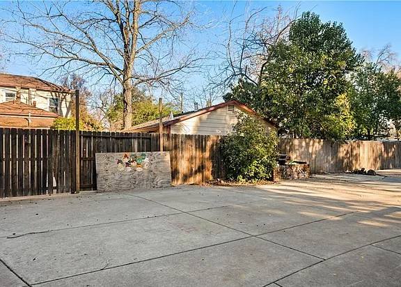 House for rent at 433 W 8th St, Chico, CA 95928