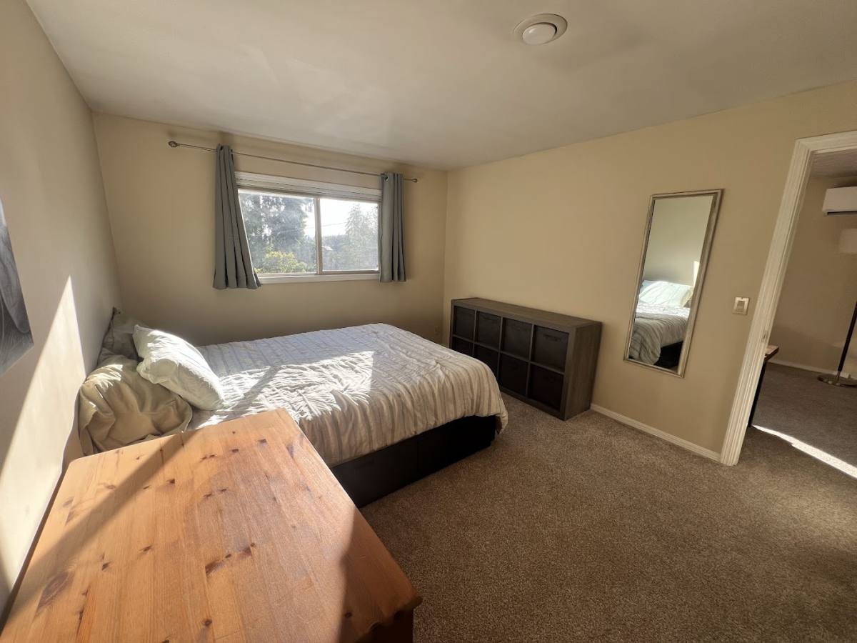 Apartment for rent at 12417 NE 109th Place, Kirkland, WA 98033