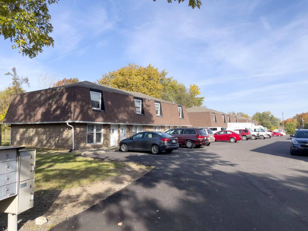 Townhouse for rent at 222 W Centennial Ave, Muncie, IN 47303