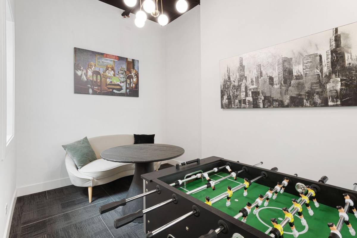 Apartment for rent at 6026 N Winthrop, Chicago, IL 60660