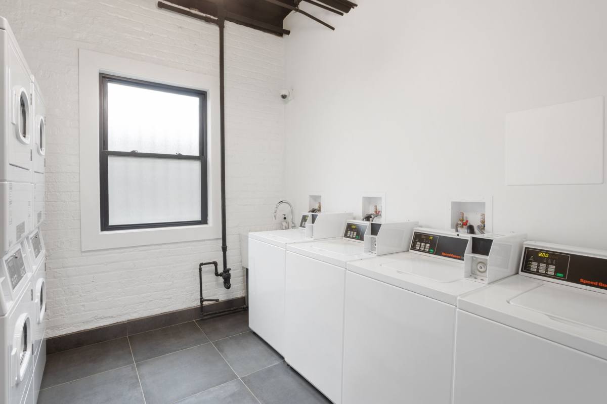 Apartment for rent at 6026 N Winthrop, Chicago, IL 60660