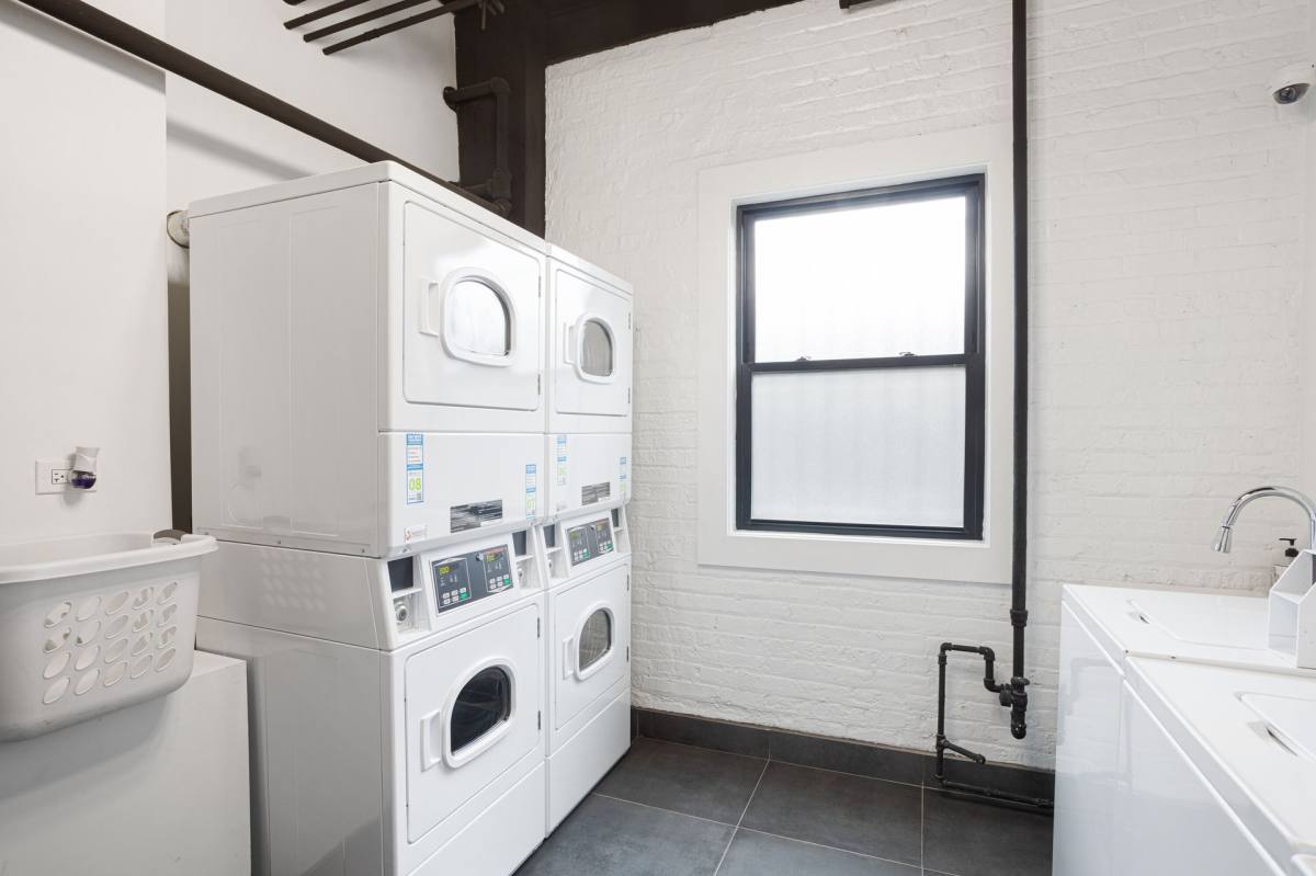 Apartment for rent at 6026 N Winthrop, Chicago, IL 60660