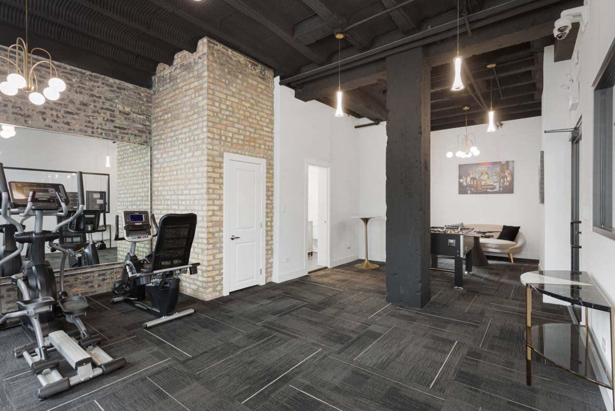Apartment for rent at 6026 N Winthrop, Chicago, IL 60660