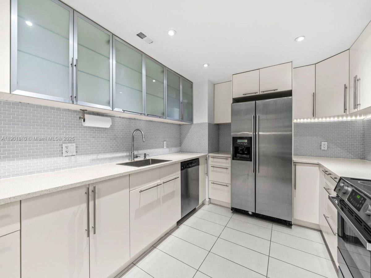 Condo for rent at 600 Biltmore Way #902, Miami, FL 33134