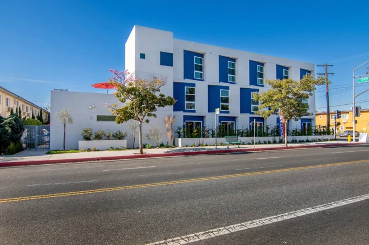 Apartment for rent at 13919 S Normandie Ave, Gardena, CA 90249