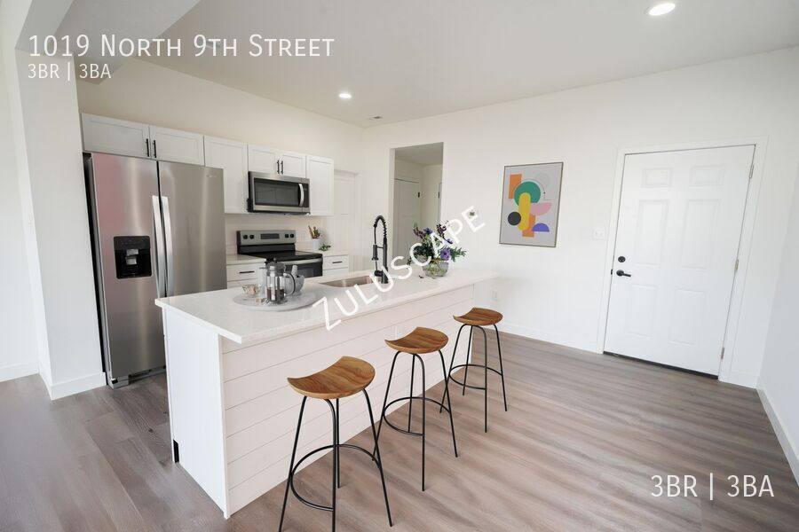 Townhouse for rent at 1019 N 9th St, Elwood, IN 46036