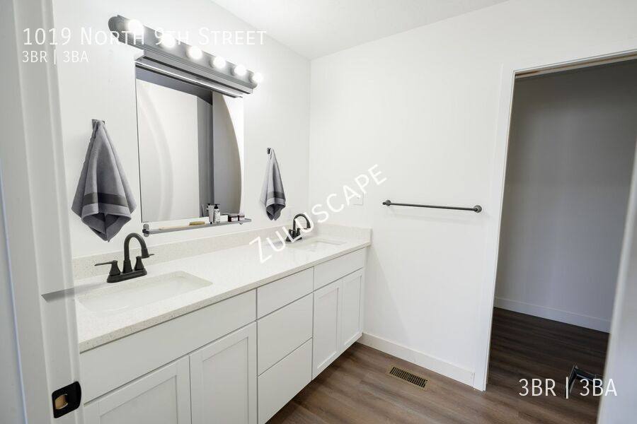 Townhouse for rent at 1019 N 9th St, Elwood, IN 46036