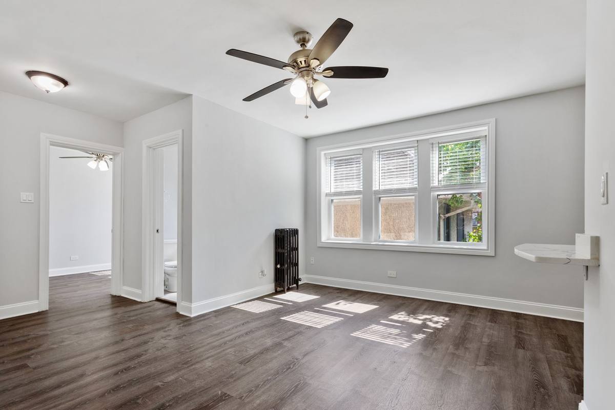 Apartment for rent at 1521 W Sherwin Ave, Chicago, IL 60626