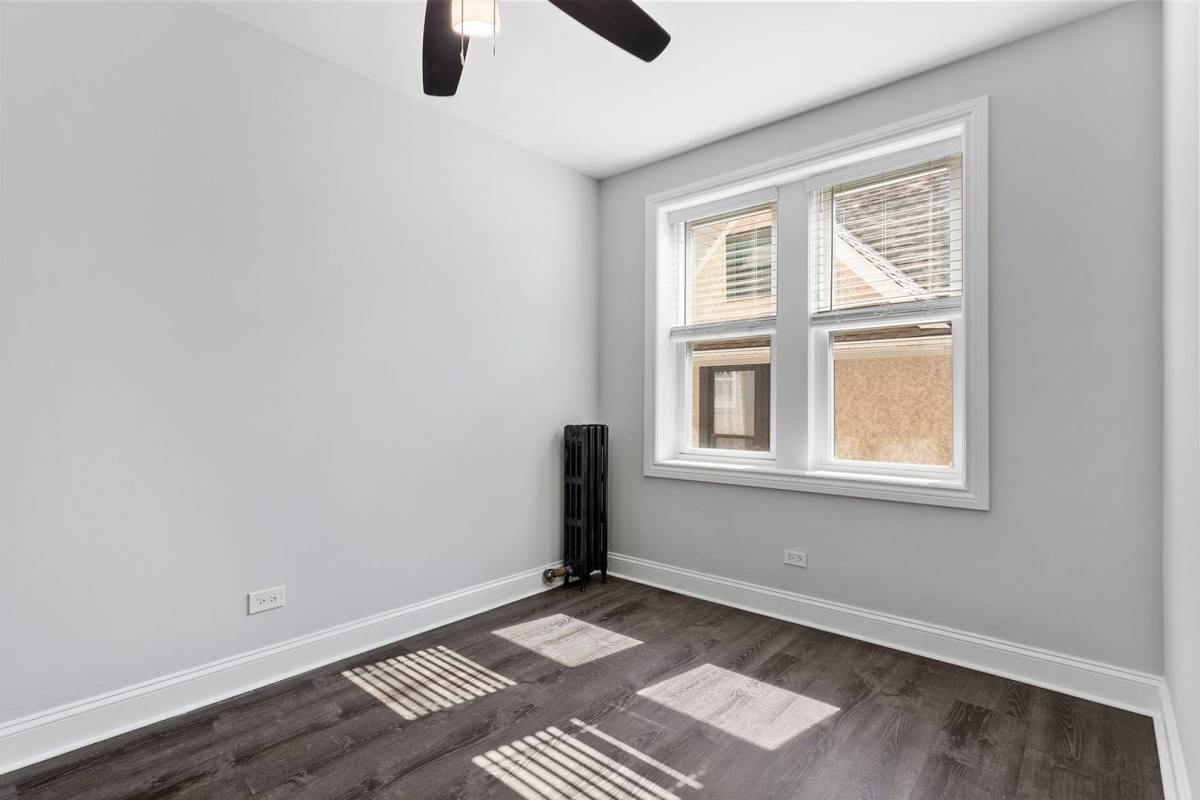 Apartment for rent at 1521 W Sherwin Ave, Chicago, IL 60626