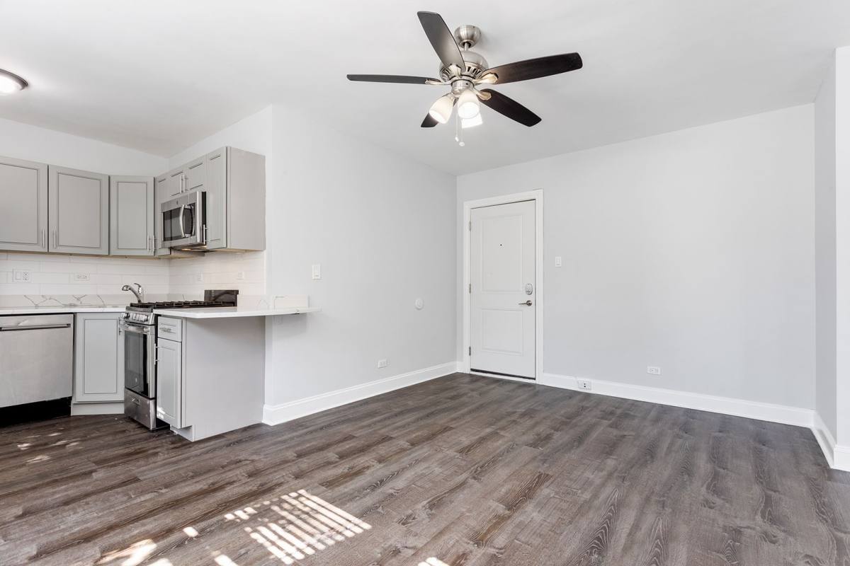 Apartment for rent at 1521 W Sherwin Ave, Chicago, IL 60626