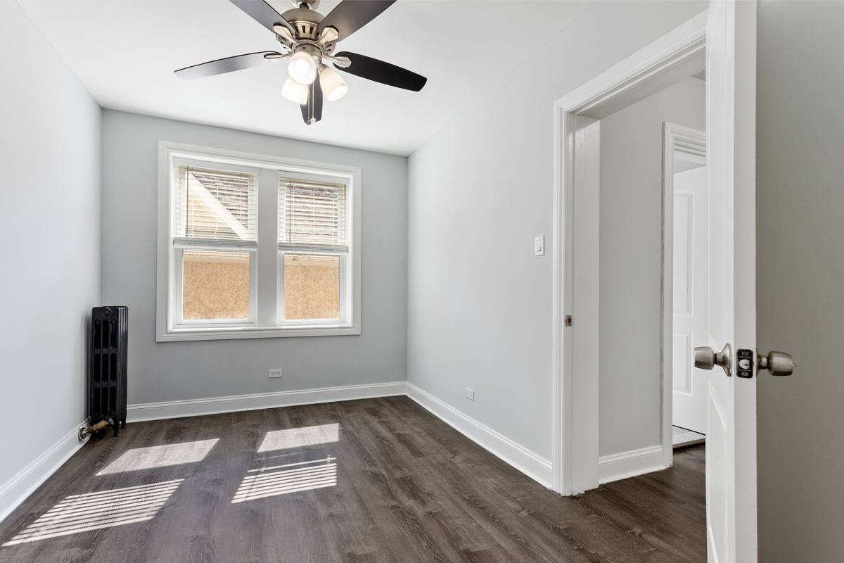 Apartment for rent at 1521 W Sherwin Ave, Chicago, IL 60626
