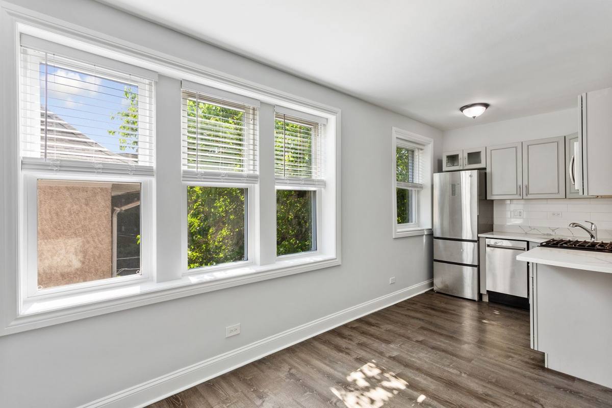 Apartment for rent at 1521 W Sherwin Ave, Chicago, IL 60626